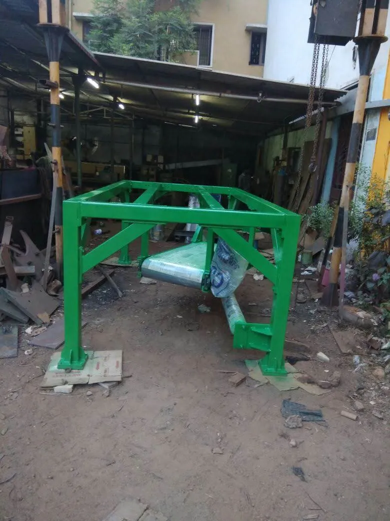 conveyor with table